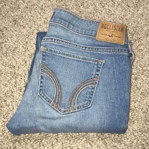 HOLLISTER CO. 9R DISTRESSED JEANS